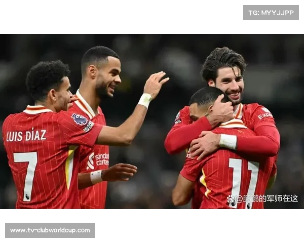 利物浦球迷因朝曼联大巴扔瓶子事件被禁入场三年处罚措施引发热议